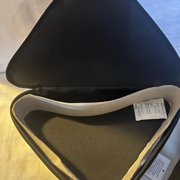 BNWT - Prada beaute novelty black and pink makeup case. - Picture 5 of 6